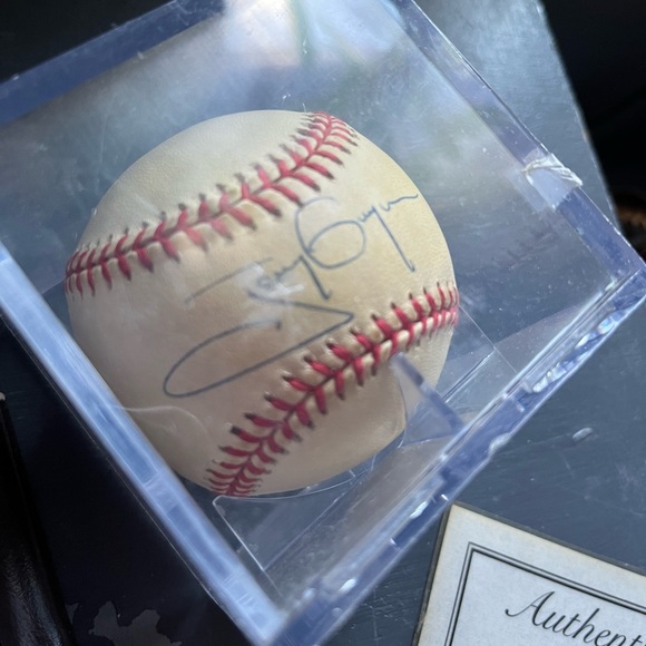 Tony Gwynn Signed Baseball - Picture 2 of 6